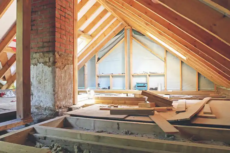 Combles rénovés constatés lors d'un état des lieux après travaux