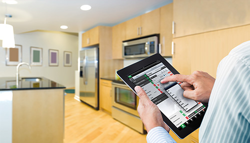 Relevé de la cuisine sur tablette pendant un état des lieux à Haine-Saint-Pierre